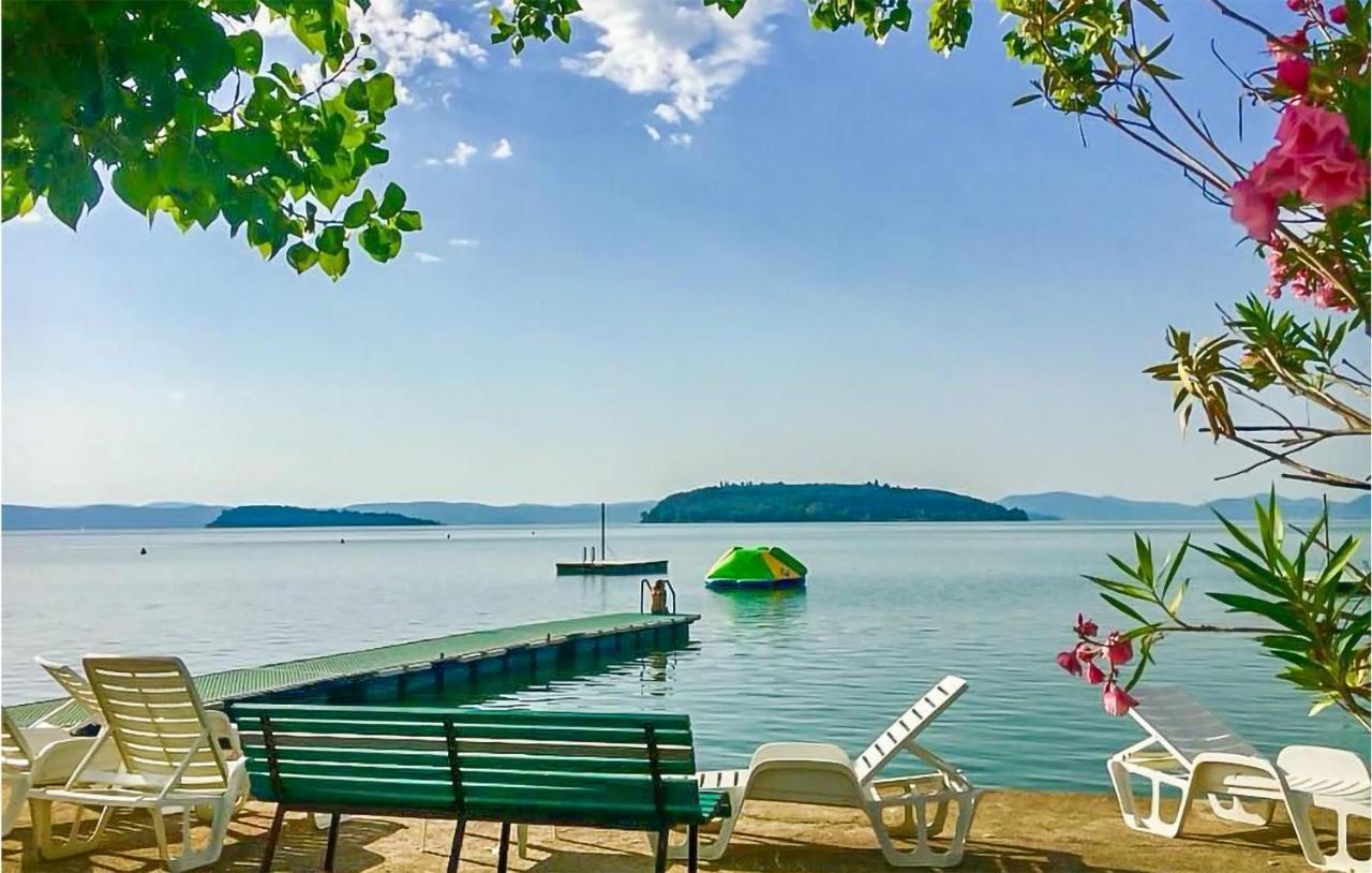 Lovely Stacaravan In Tuoro Sul Trasimeno Villa Eksteriør billede