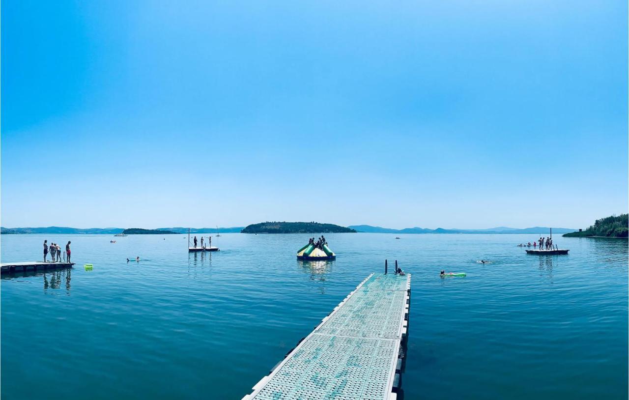 Lovely Stacaravan In Tuoro Sul Trasimeno Villa Eksteriør billede